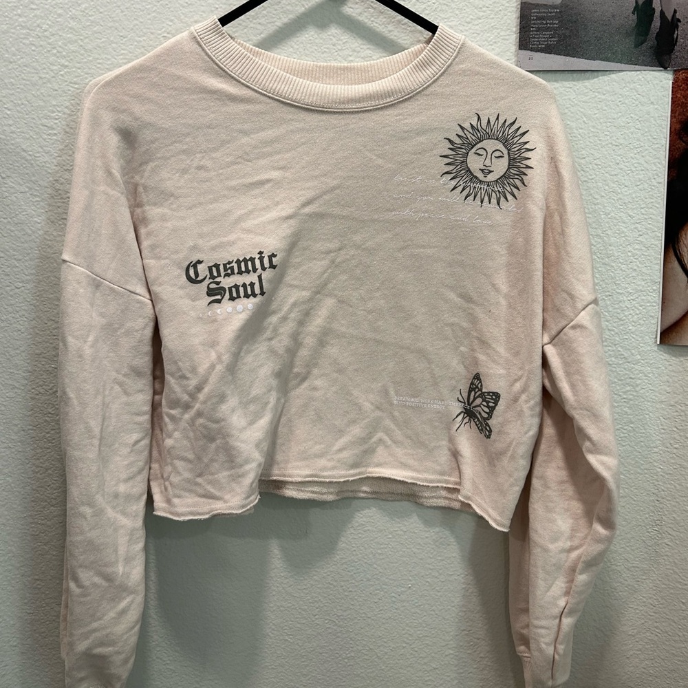 Hollister Cosmic Soul Cream Cropped Sweatshirt